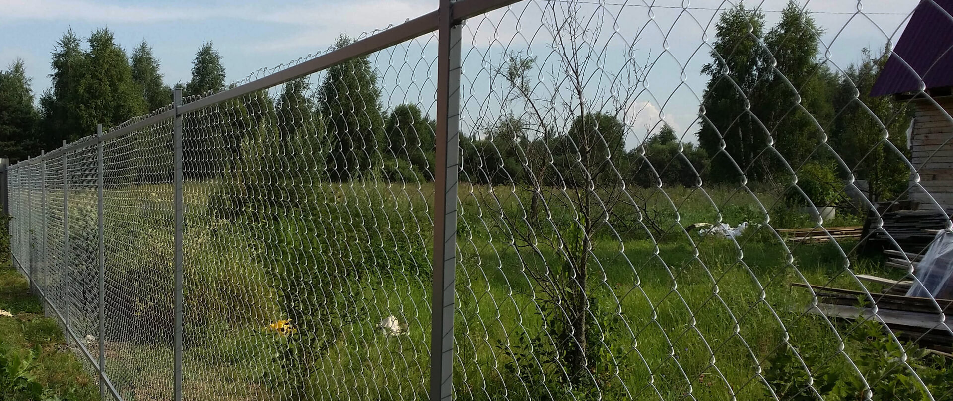 Монтаж забора из сетки Рабица под ключ в Казани